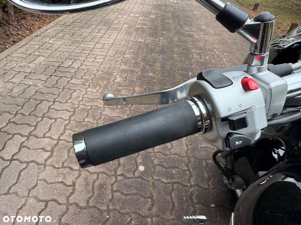 Suzuki Intruder - 18