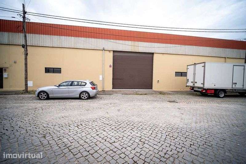 Armazém Industrial em Paços de Brandão com 304 m² - Grande imagem: 2/12