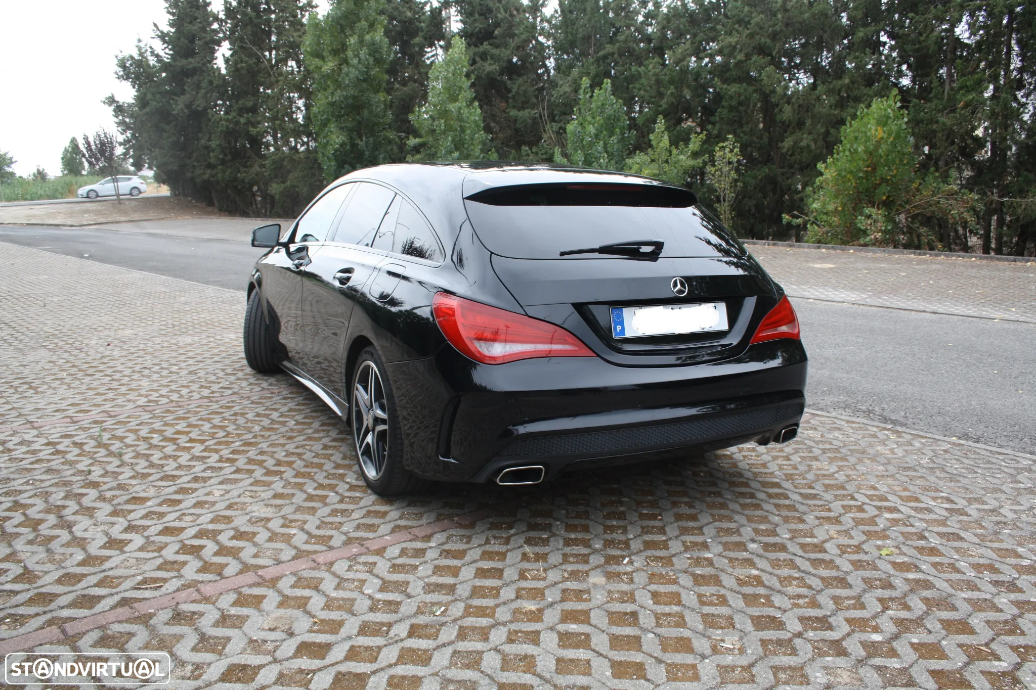 Mercedes-Benz CLA 180 d Shooting Brake AMG Line - 20