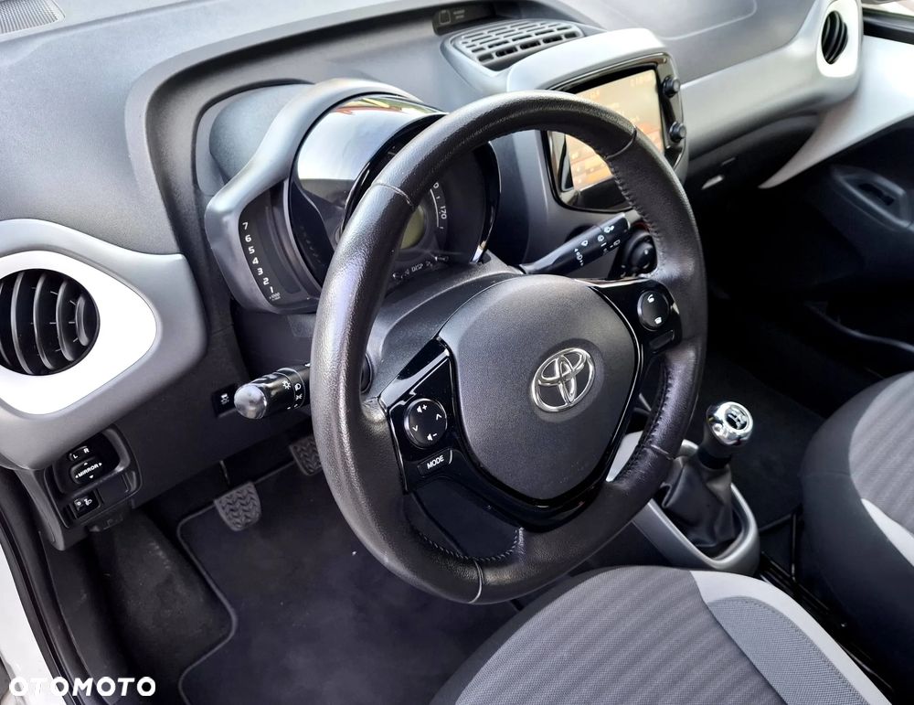 Toyota Aygo x-play connect - 19