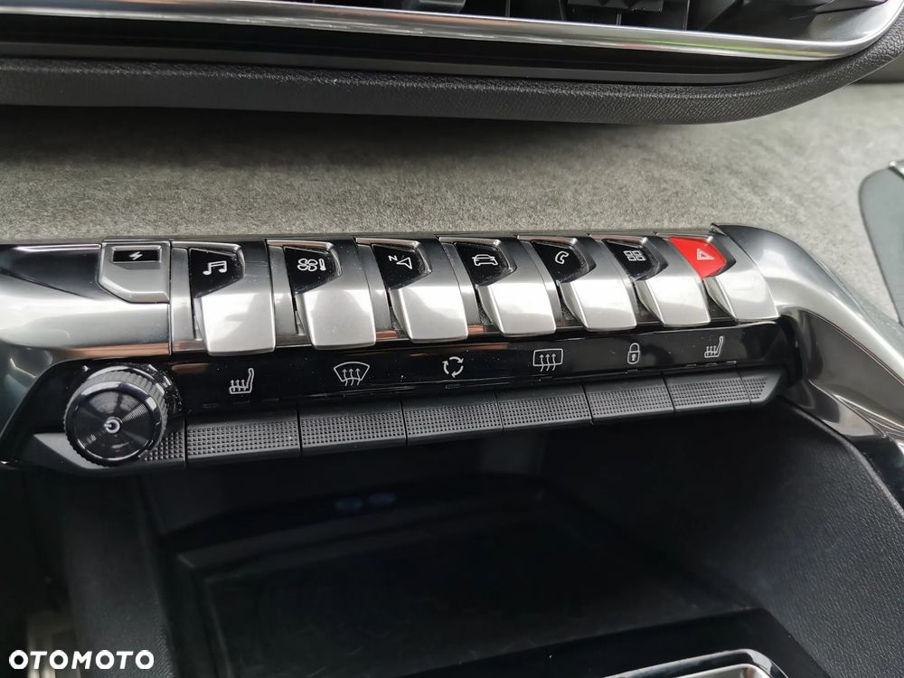 Peugeot 3008 1.6 PureTech Hybrid PHEV Allure Pack S&S EAT8 - 9
