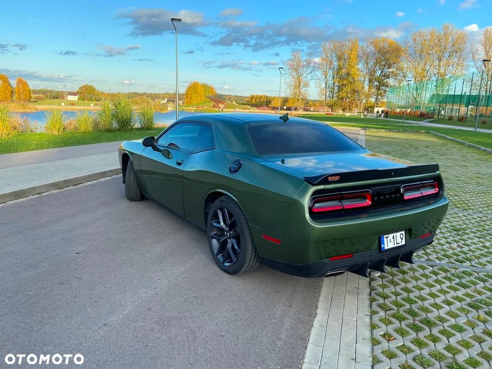 Dodge Challenger - 11