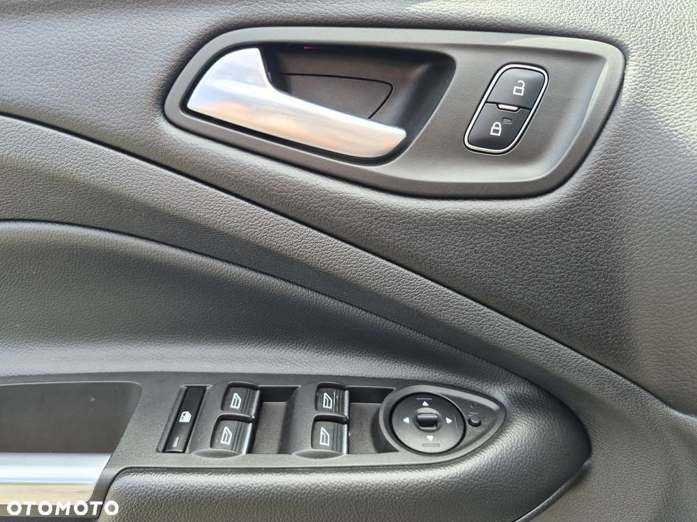 Ford Kuga 1.5 EcoBoost 2x4 Titanium - 16