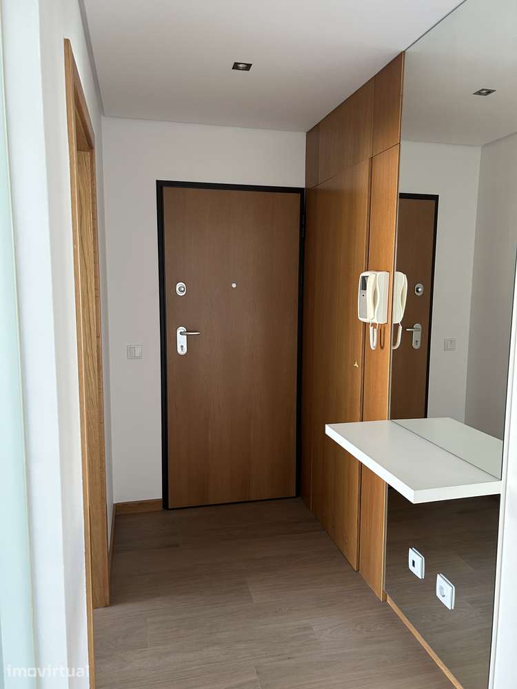 Apartamento T2 com Varanda e Garagem em Aveiro - Grande imagem: 5/32