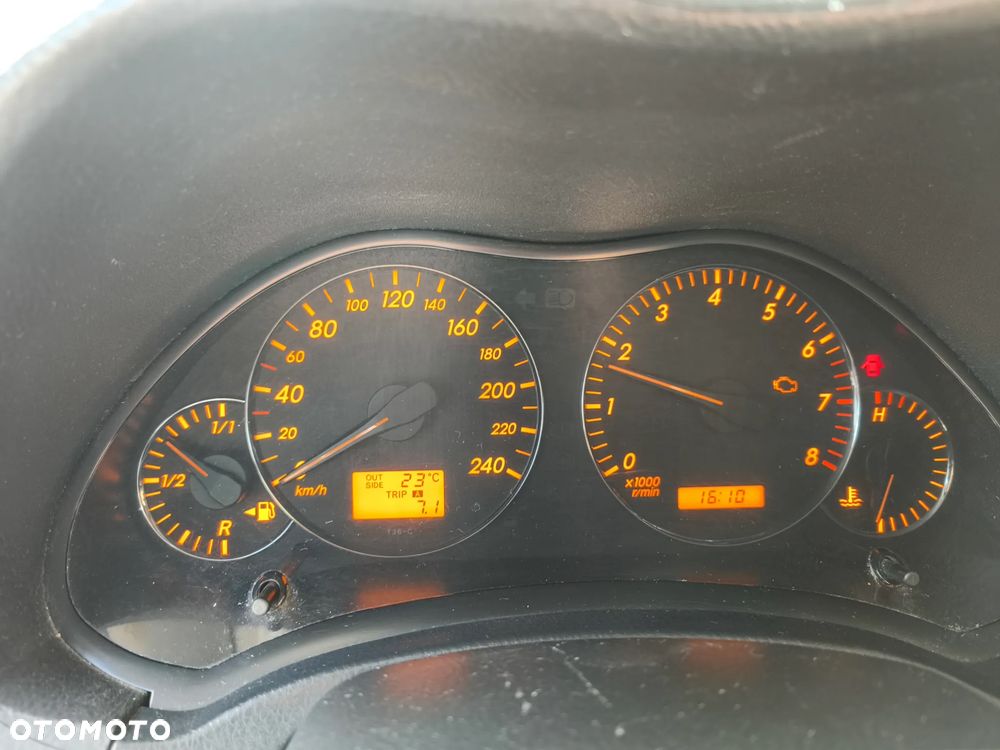 Toyota Avensis 1.6 VVT-i Luna - 10