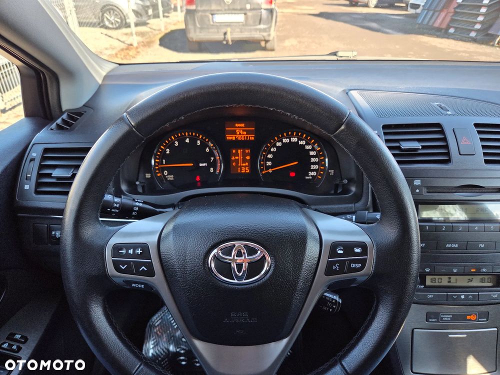 Toyota Avensis 1.8 Comfort - 11