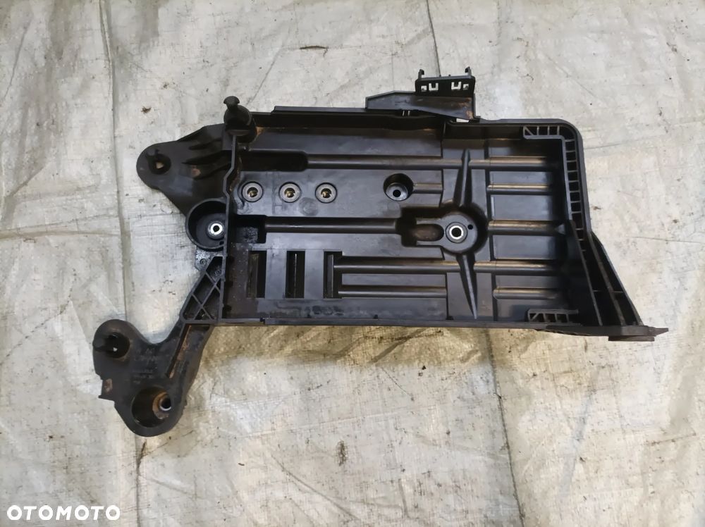VW Golf VII podstawa akumulatora 5G0915331K - 2
