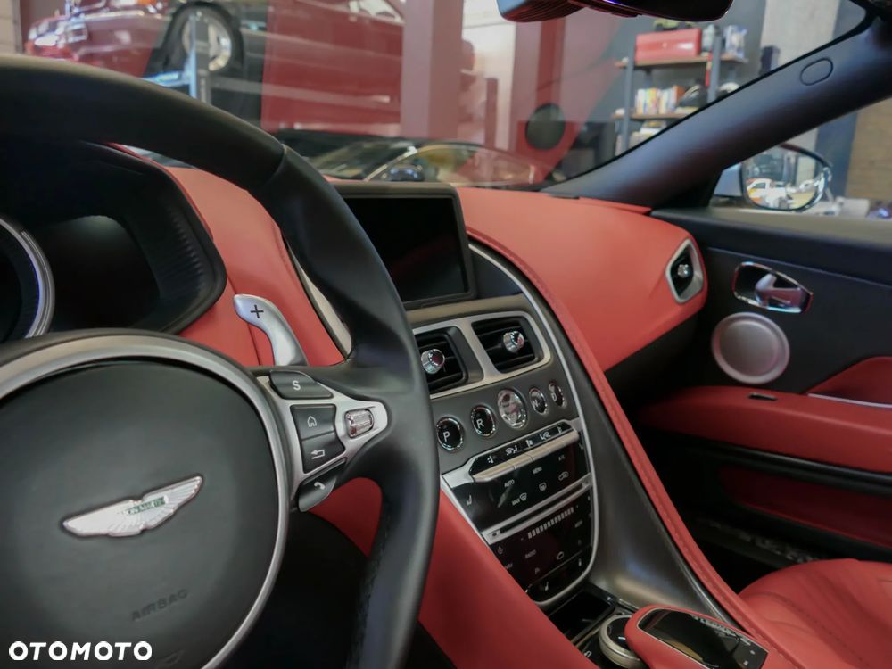 Aston Martin DB11 V12 AMR - 15