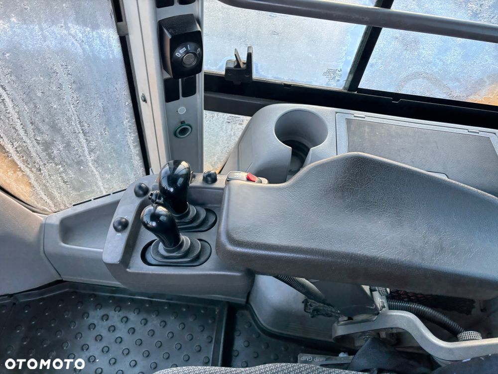 Volvo L150H rok 2016, 26ton, 4,2m3 opony 70%, bdb - 21