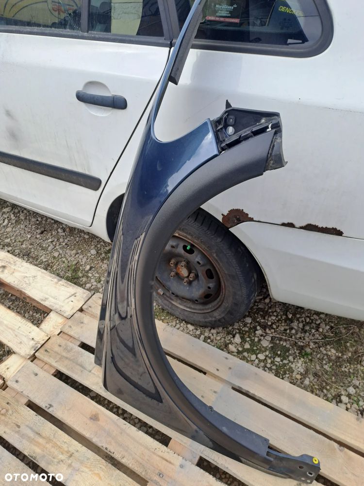 Volvo C30 błotnik prawy kod lakieru 466-46 i inne - 3