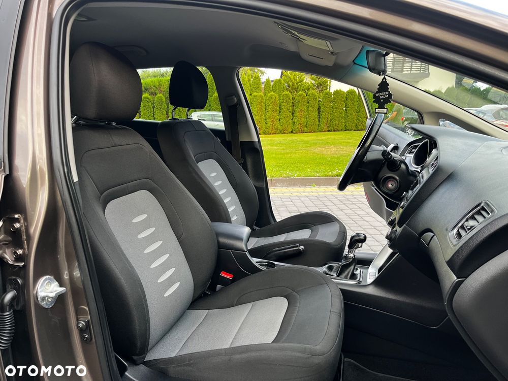 Kia Ceed 1.6 CRDi 128 Dream Team Edition - 21