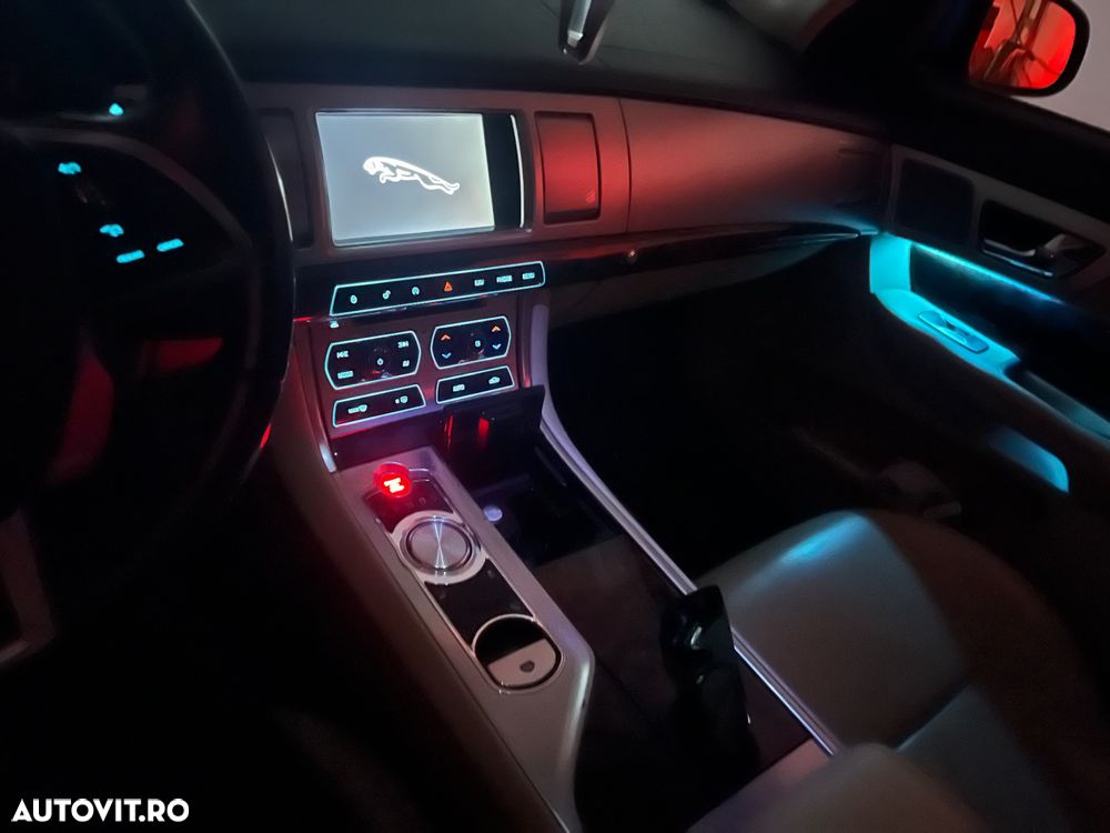 Jaguar XF 2.2D Portfolio - 3
