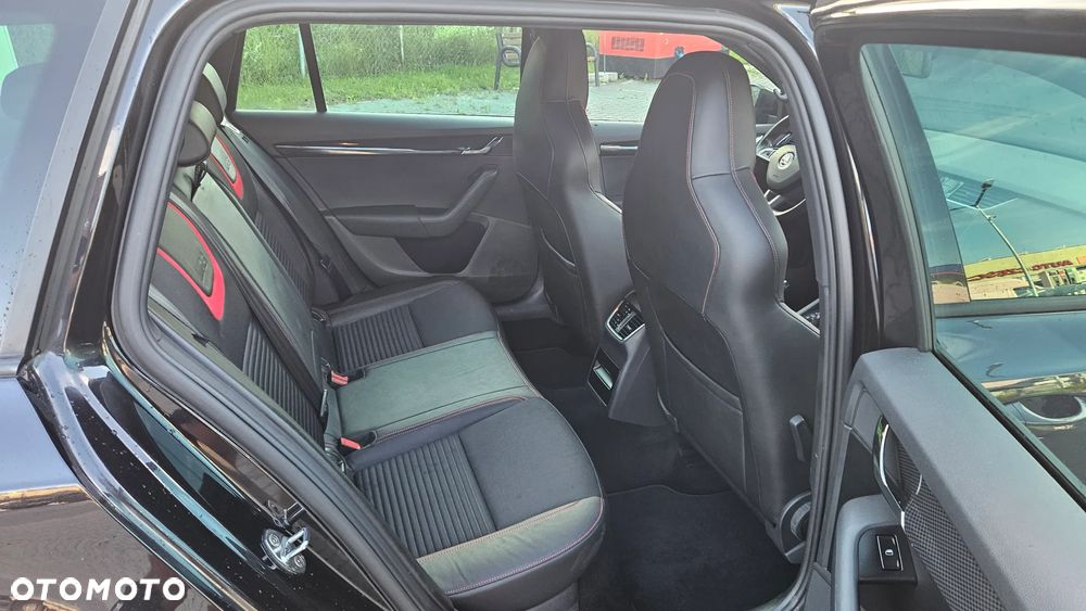 Skoda Octavia 2.0 TDI DSG RS - 12