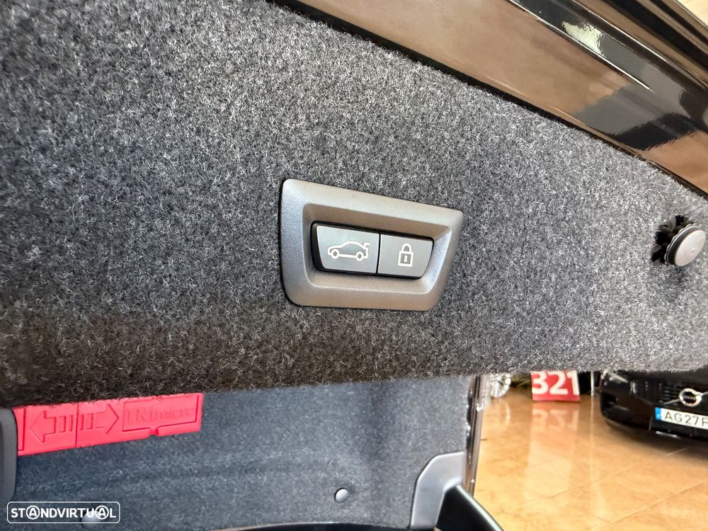 BMW 330 e Pack Desportivo M Auto - 27