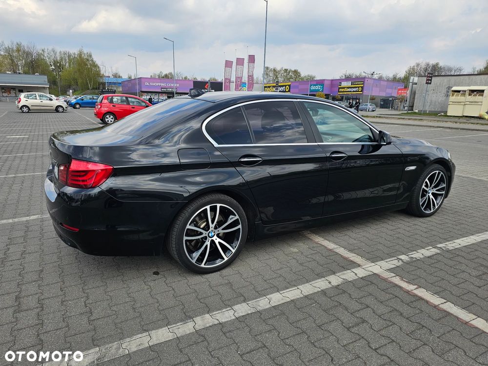 BMW Seria 5 520d xDrive - 16