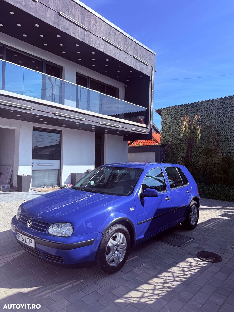 Volkswagen Golf - 2