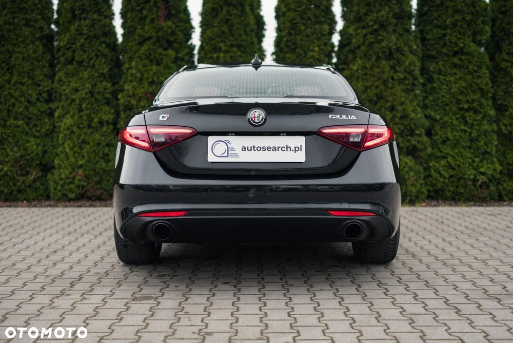 Alfa Romeo Giulia - 5