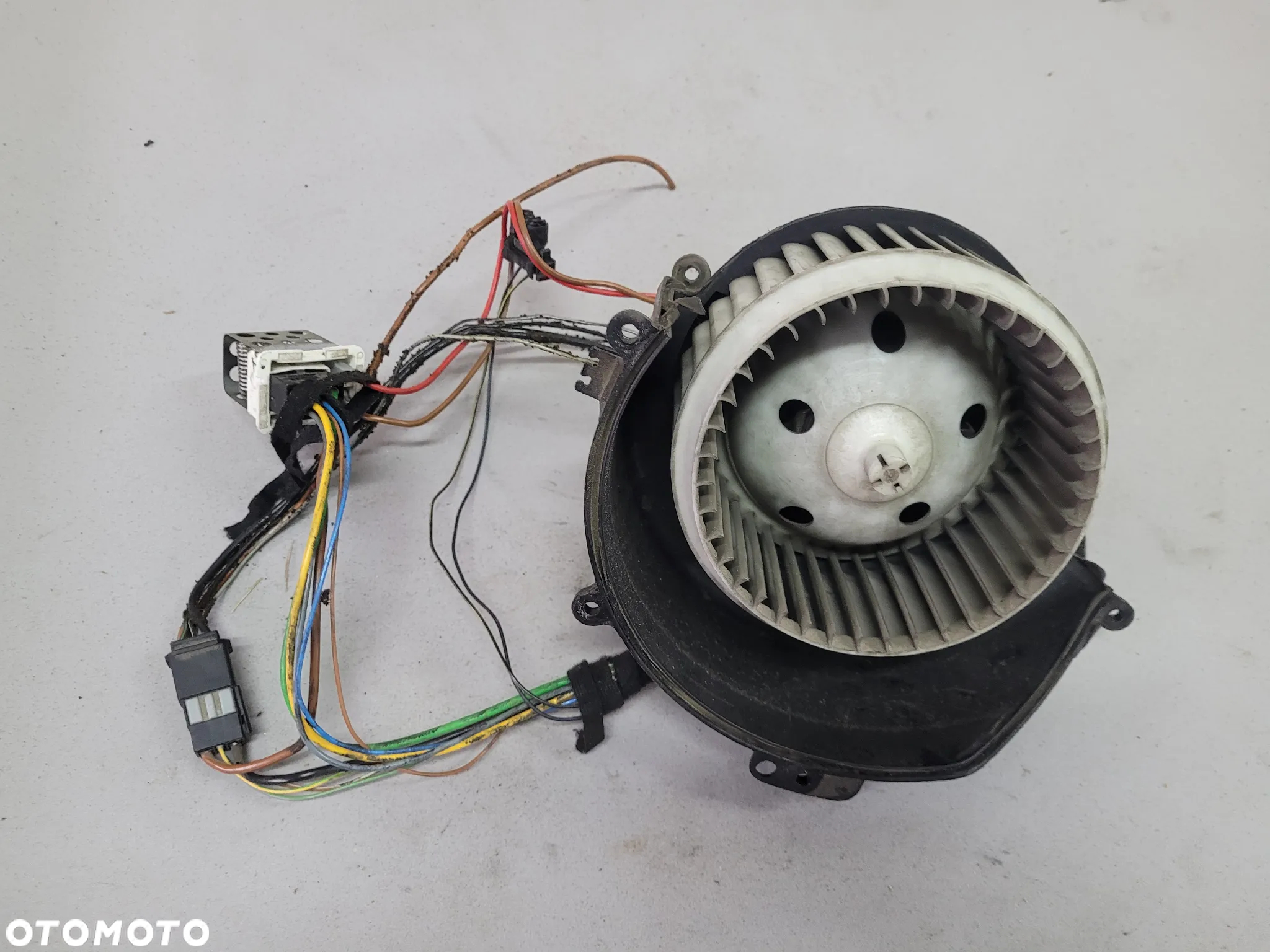 Wentylator dmuchawa nawiewu rezystor Opel Astra II G Europa 52485311 - 2