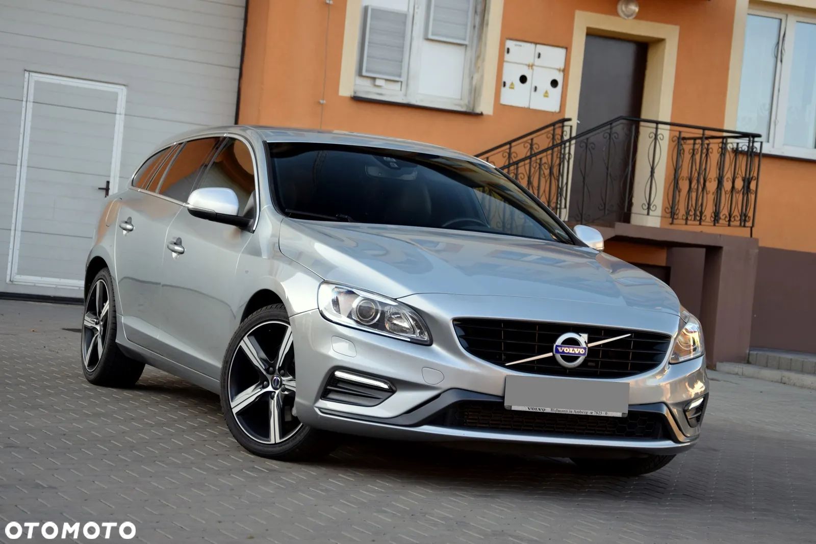 Volvo V60 D5 AWD R-Design Summum - 1