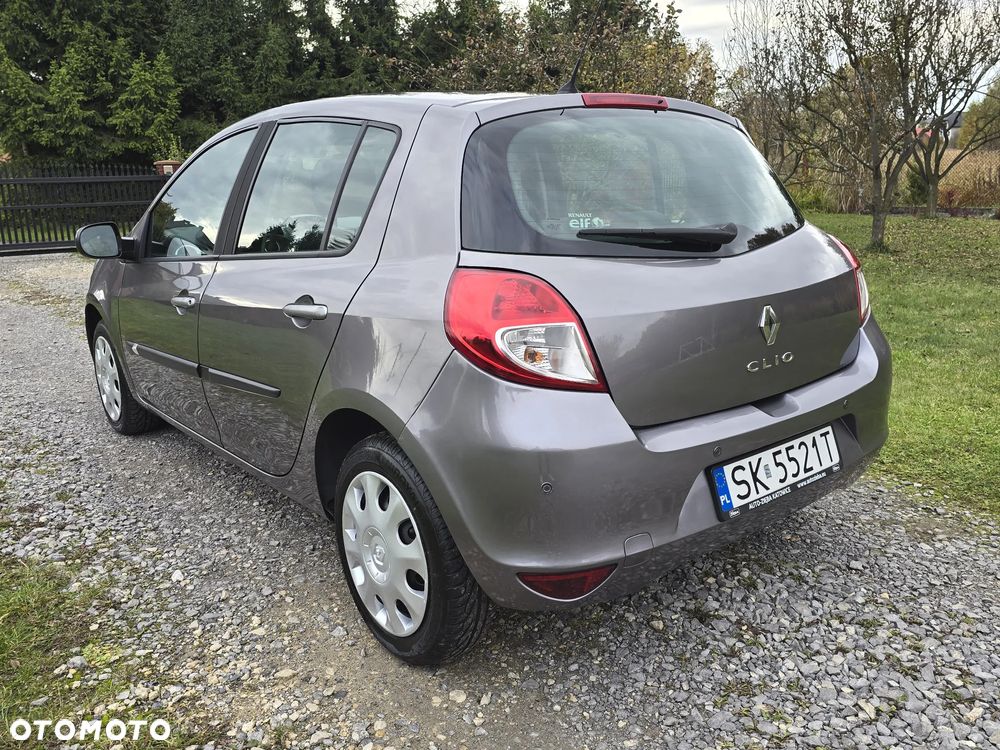 Renault Clio 1.2 16V Alize - 23