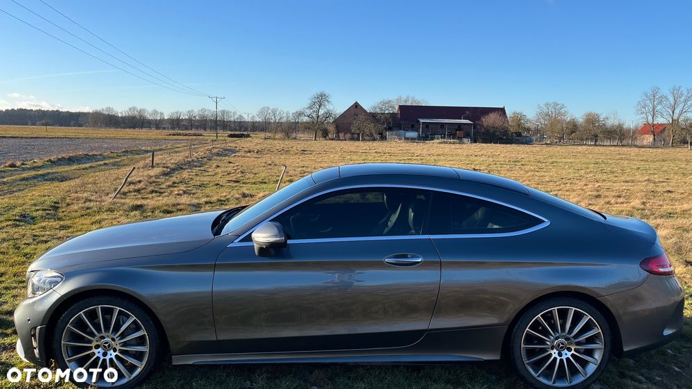 Mercedes-Benz Klasa C 300 4Matic 9G-TRONIC AMG Line - 3
