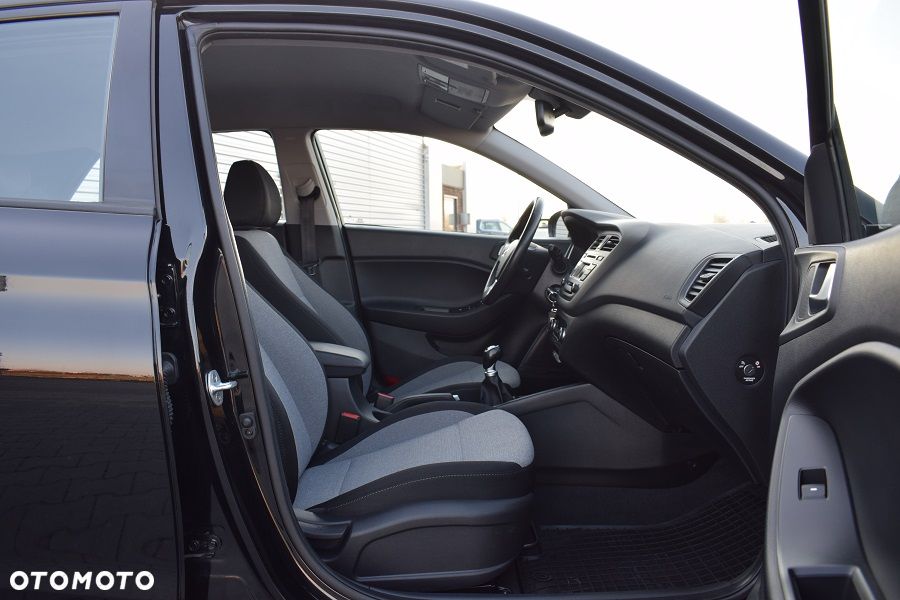 Hyundai i20 blue 1.2 Advantage+ - 12