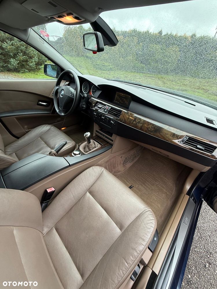 BMW Seria 5 525d - 16
