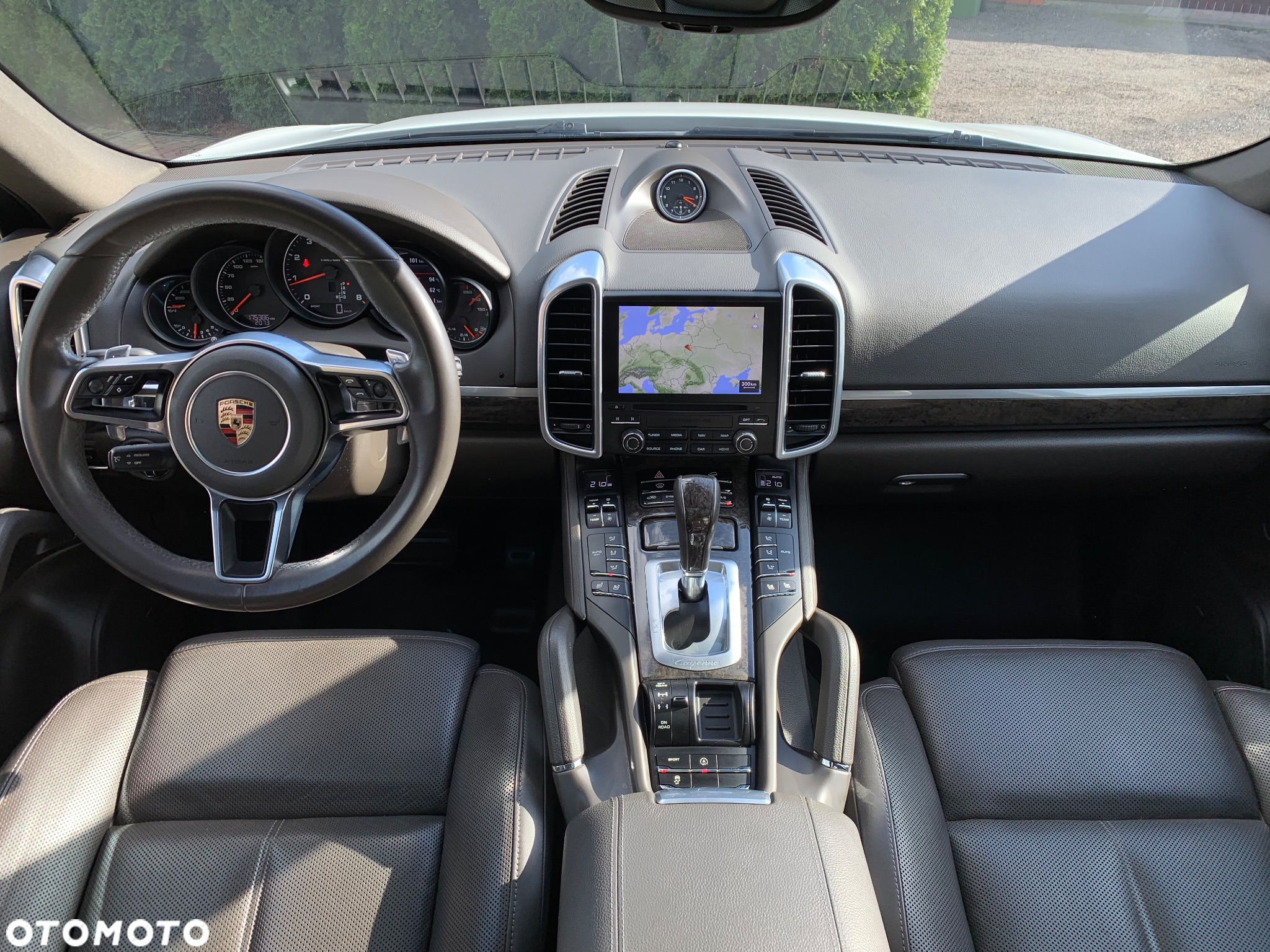 Porsche Cayenne Platinum Edition - 17