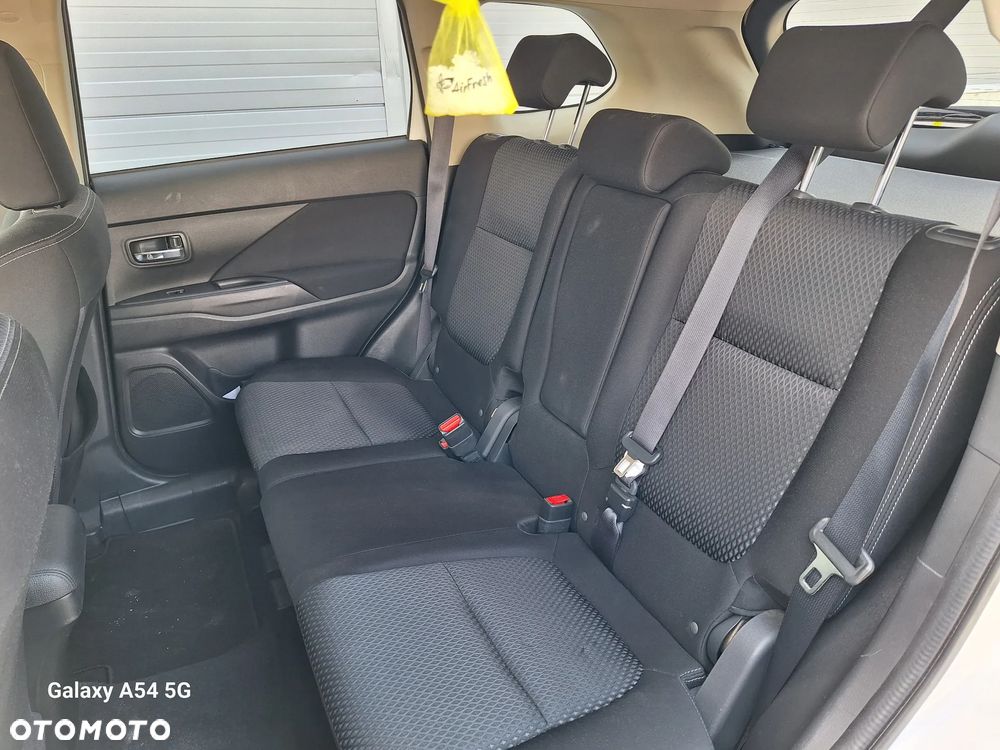 Mitsubishi Outlander 2.0 2WD SUV-Star - 35