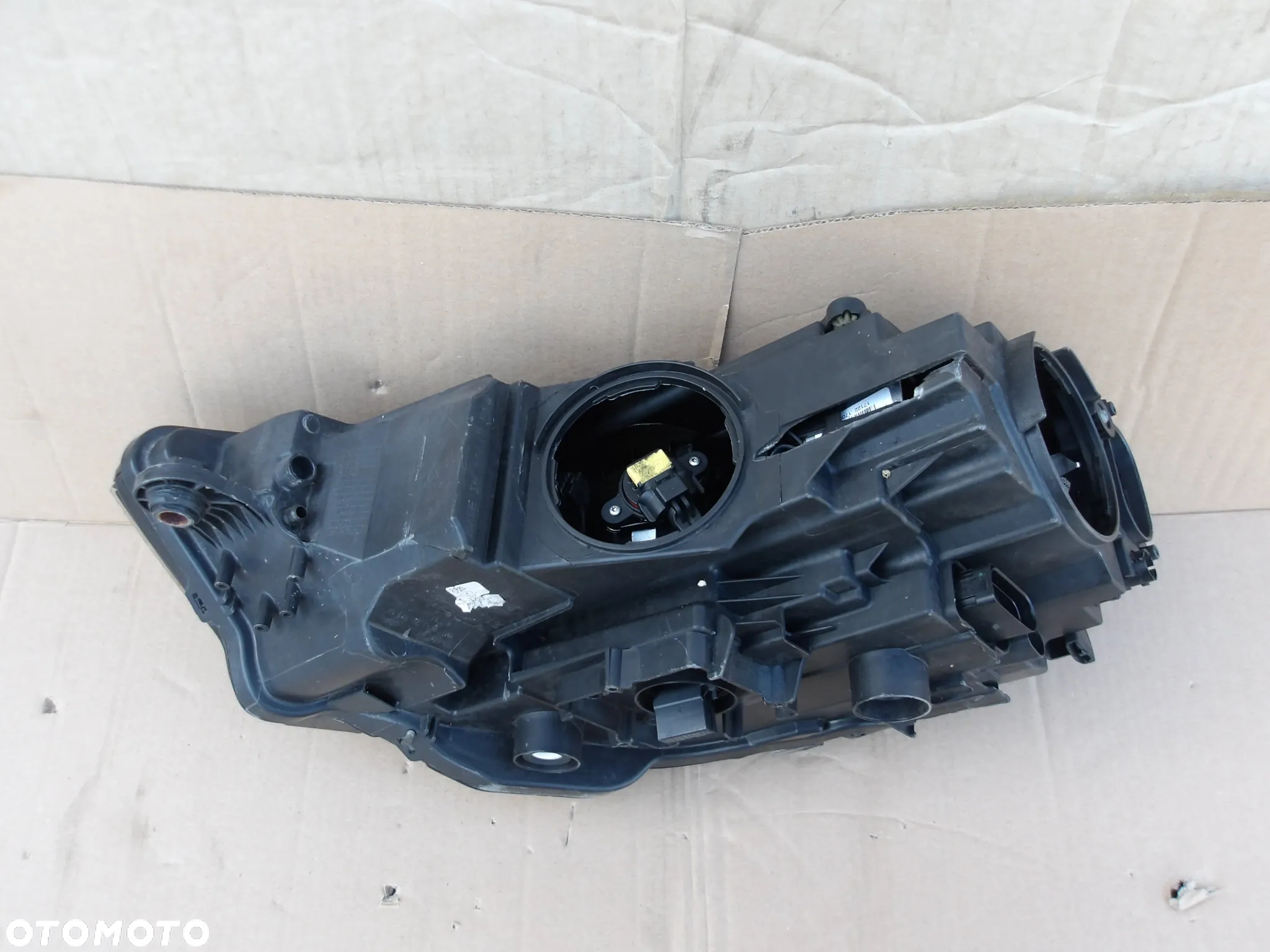 LAMPA PRAWY PRZOD AUDI A3 8V XENON 8V0941033F - 13