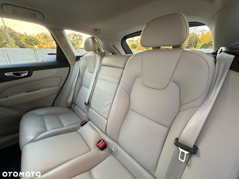 Volvo XC 60 D5 AWD Inscription - 26