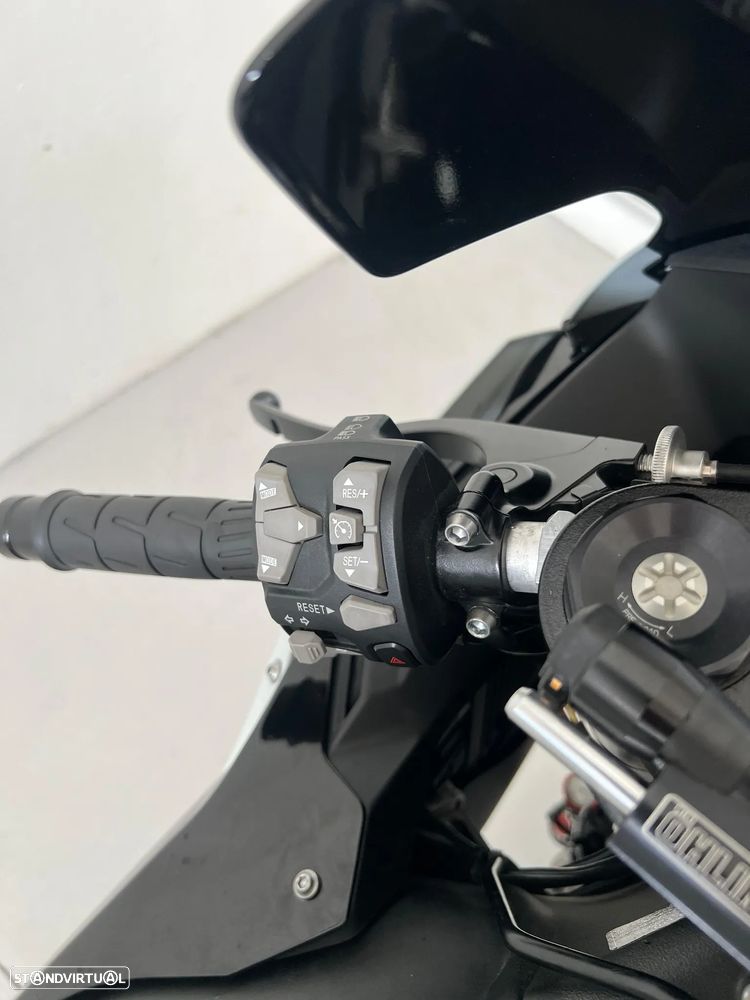 Kawasaki Ninja ZX10R - 10