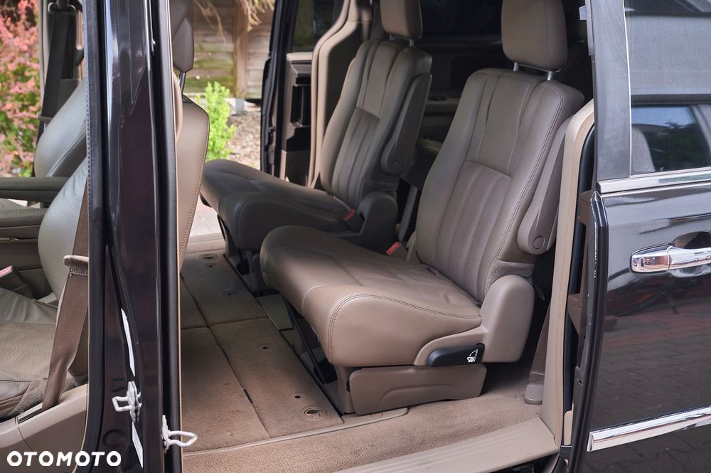 Chrysler Town & Country 3.6 Limited - 27