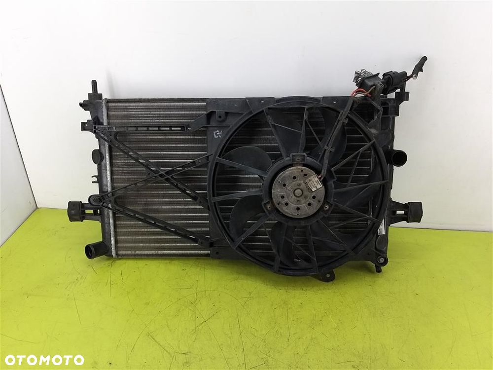 Chłodnica z wentylatorem Opel Zafira A 1.8 16V 125KM Z18XE 630041 BOSCH - 1