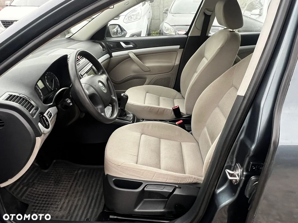 Skoda Octavia 1.6 Ambiente - 14