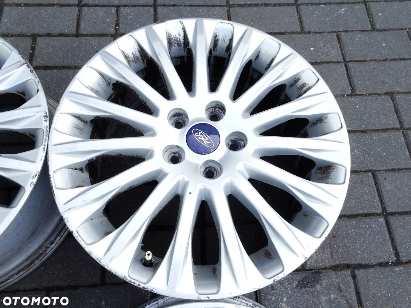 FORD FOCUS MK3, C-MAX MK2 - FELGI 17" ALU - 3