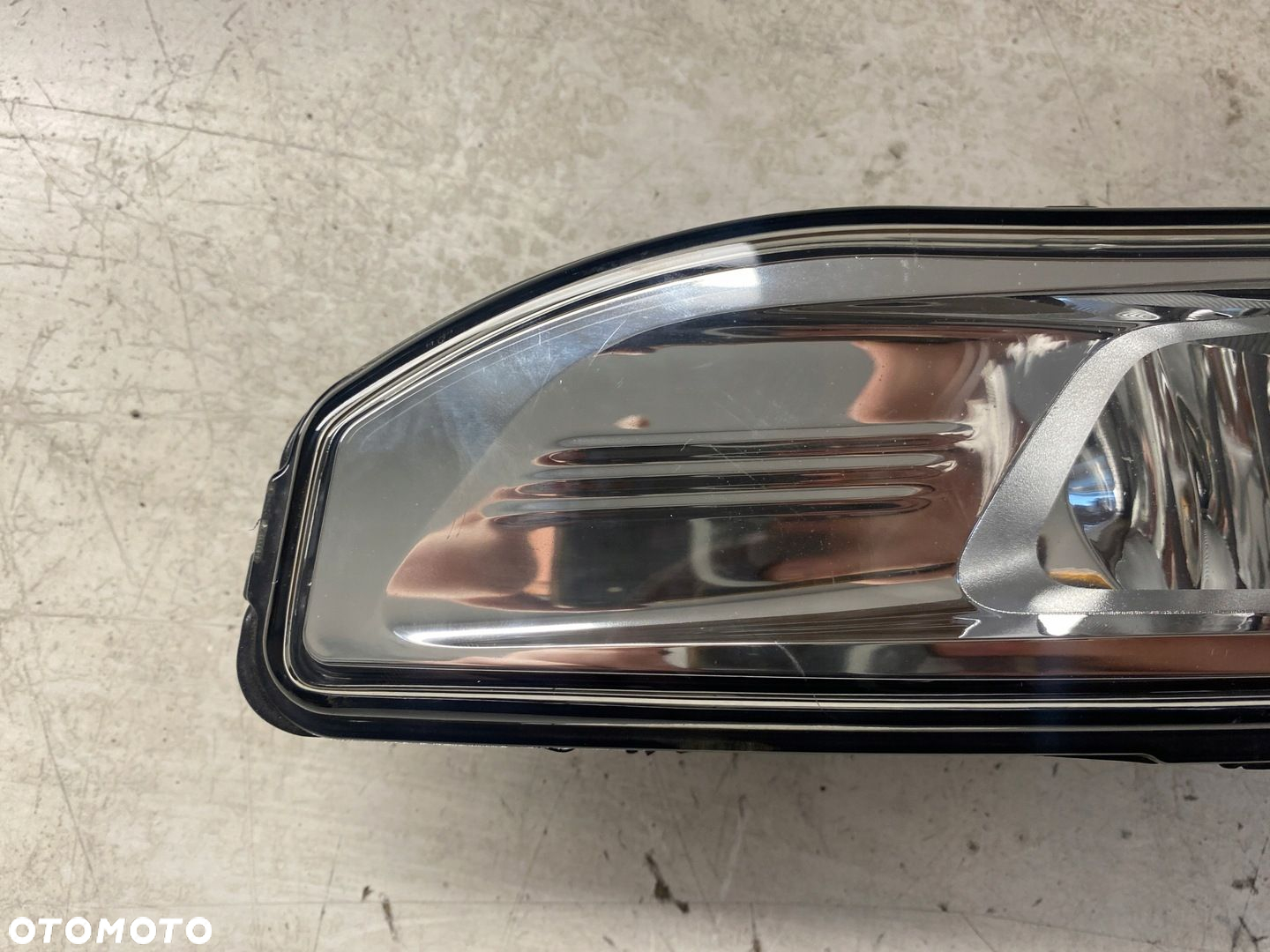 NISSAN QASHQAI J11 HALOGEN PRAWY PRZÓD 26150 8995A - 2