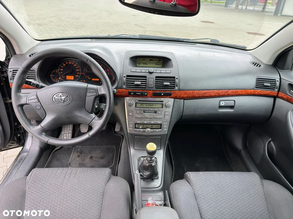 Toyota Avensis ver-2-2-d--4d-sol - 6