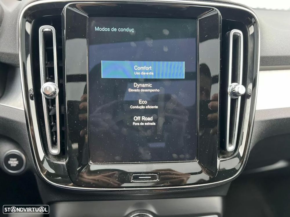 Volvo XC 40 1.5 T3 Momentum Core Geartronic - 14