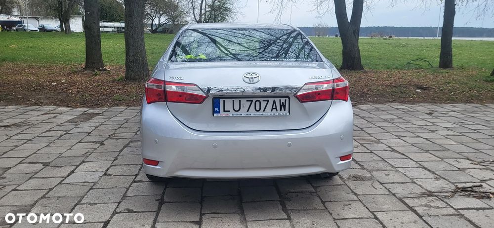 Toyota Corolla 1.6 Premium + - 21
