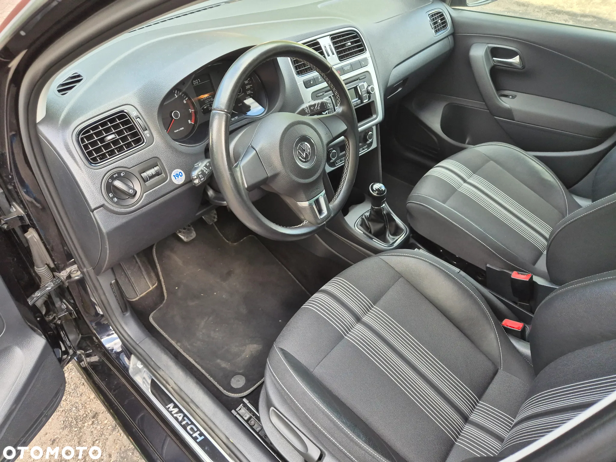 Volkswagen Polo 1.2 TSI MATCH - 9