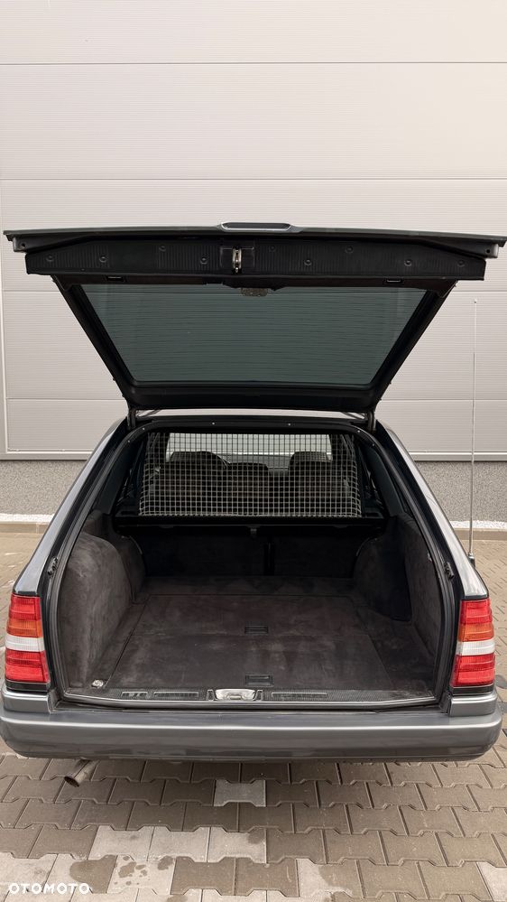 Mercedes-Benz W124 (1984-1993) - 29