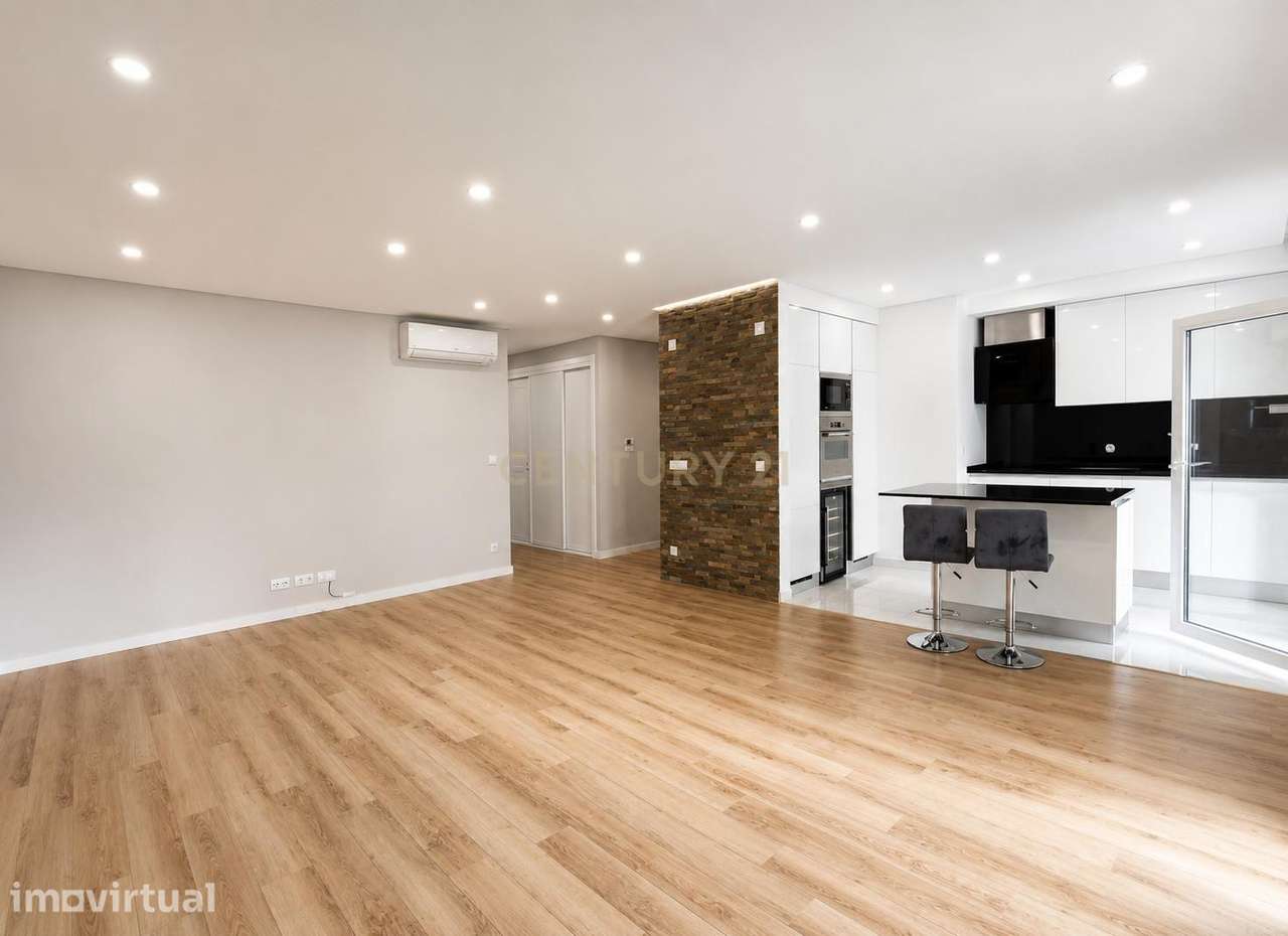 Apartamento T2 com arrecadação, varanda e box para 2 carros | Arrendam - Grande imagem: 3/9
