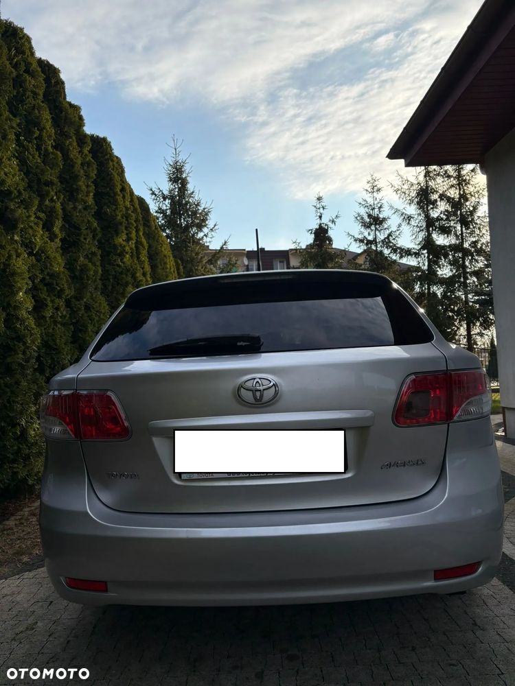 Toyota Avensis - 14