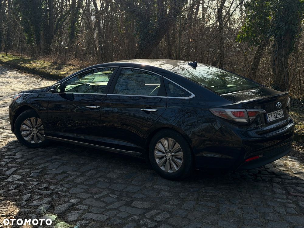 Hyundai Sonata - 2