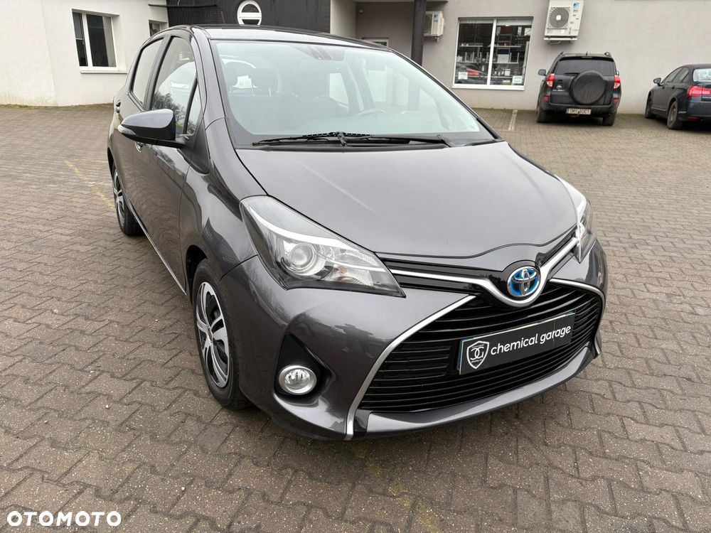 Toyota Yaris Hybrid 100 Dynamic - 4