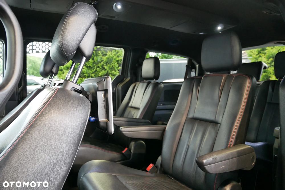 Dodge Grand Caravan - 12