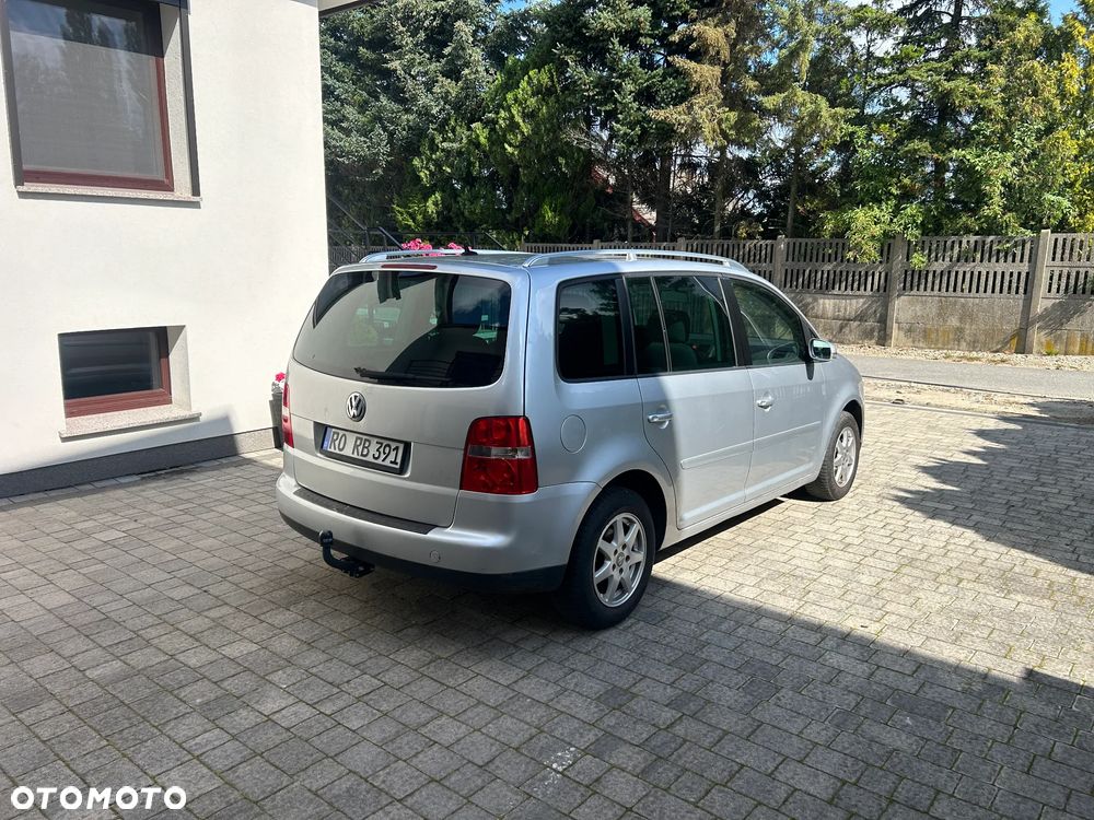 Volkswagen Touran 2.0 TDI Highline - 3