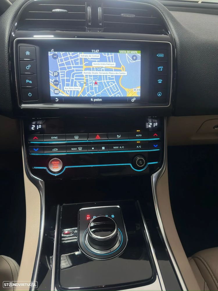 Jaguar XE 2.0 D Prestige Aut. - 9