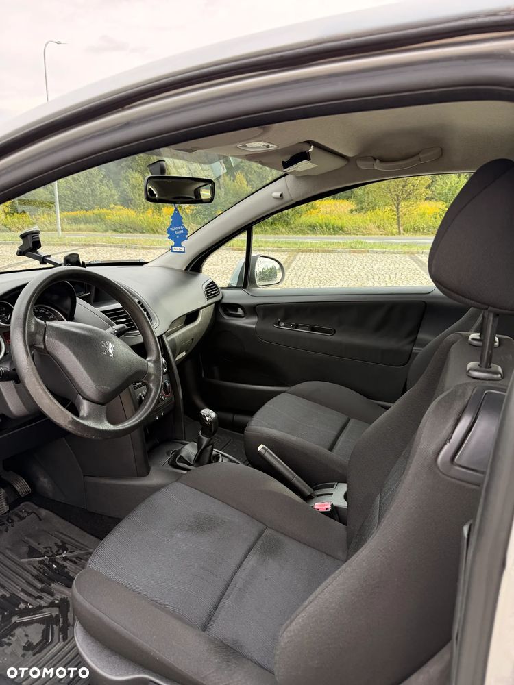 Peugeot 207 - 12